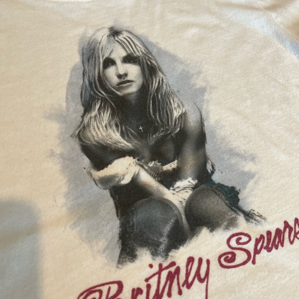 Britney Spears Abercrombie & Fitch T-Shirt - Picture 2 of 4